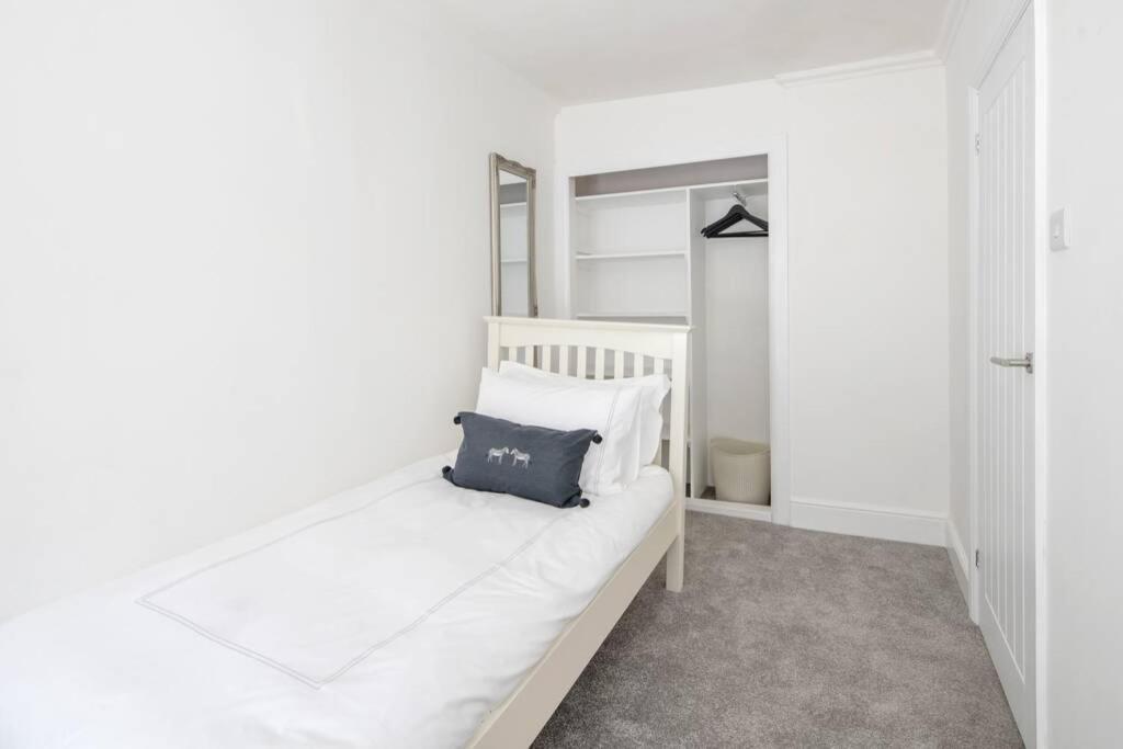 2 Bed City Centre Apartment 1 Min From Bath Abbey Экстерьер фото