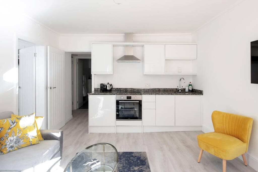 2 Bed City Centre Apartment 1 Min From Bath Abbey Экстерьер фото