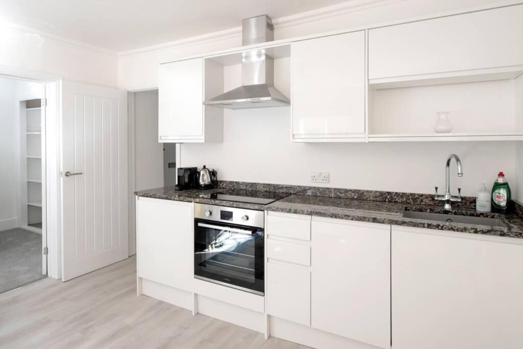 2 Bed City Centre Apartment 1 Min From Bath Abbey Экстерьер фото