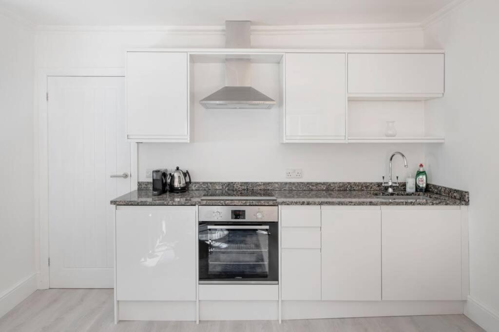 2 Bed City Centre Apartment 1 Min From Bath Abbey Экстерьер фото